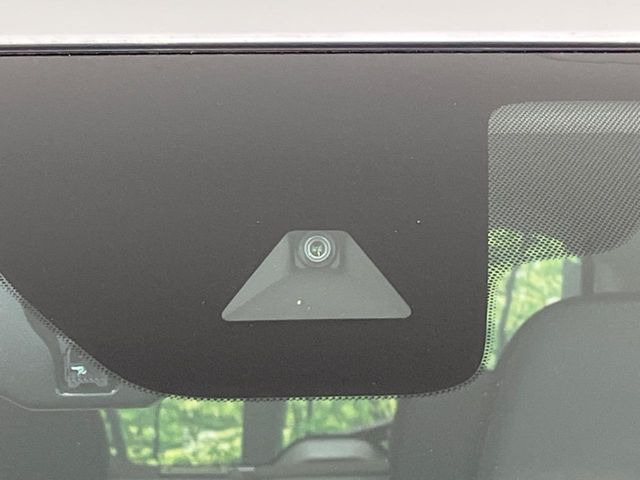 �y�G�}�[�W�F���V�[�u���[�L�z���s���ɑO���̎ԗ�����F�����A�Փ˂������Ȏ��͌x��ƃu���[�L�ŏՓˉ���Ɣ�Q�y�����A�V�X�g�B�����S�Ƀh���C�u�����y���݂��������܂��B