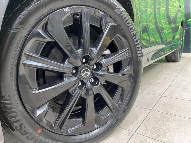 【純正アルミホイール】外観にマッチした純正アルミホイールを装着しております。各種社外アルミホイールや、スタッドレスタイヤも取扱いしております。是非ご相談ください♪