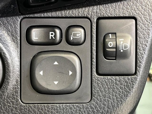 �y�d���i�[�~���[�z�T�C�h�~���[�͓d���i�[���ƂȂ��Ă���A�������ԏ�ł��L�Y�������X�N��}�����܂��B