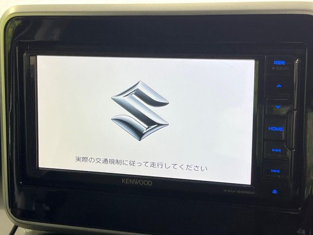 【純正ナビ】人気の純正ナビを装備しております。ナビの使いやすさはもちろん、オーディオ機能も充実!キャンプや旅行はもちろん、通勤や買い物など普段のドライブも楽しくなるはず♪