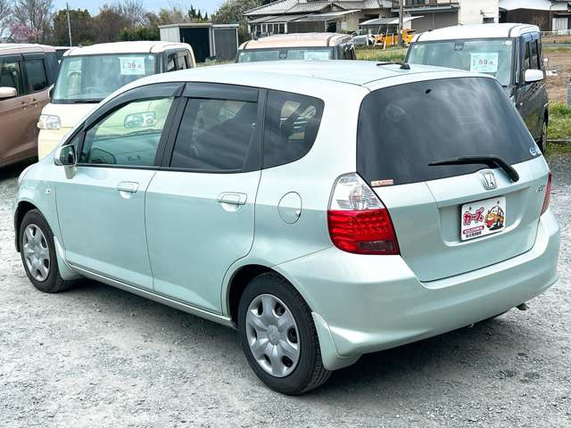 ���X�ł͌y�����Ԃ��畁�ʎԂ܂ŕ��L���I�[�����[�J�[�̎Ԏ�E�F�E�O���[�h��L�x�ɑ����Ă���܂��B