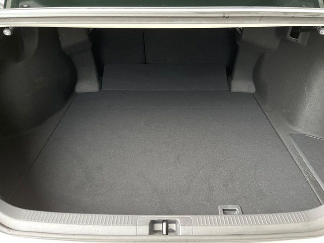 ���i�̂���������ʋ΁A���}���ɏ\���ȉ׎��X�y�[�X���m�ۂ��Ă���܂��B