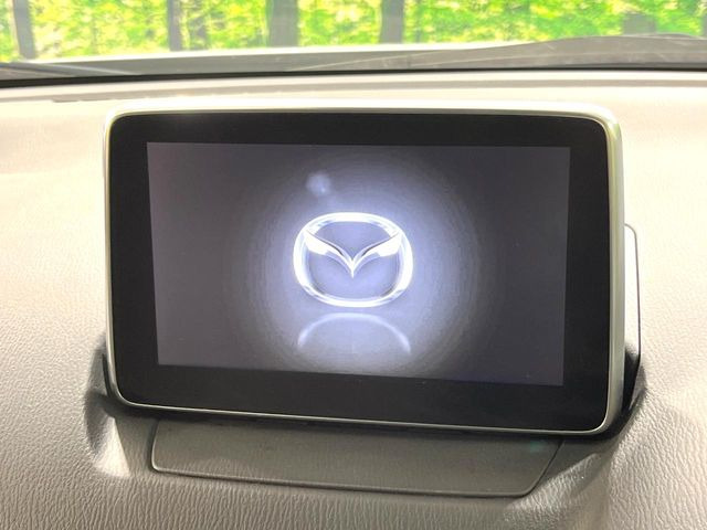 【マツダコネクトナビ】車内の雰囲気にマッチした一体型タイプのナビ。各種車輌設定やBluetooth再生等、様々な機能が楽しめます。直感的なダイヤル操作が可能で、使い勝手も良好です。