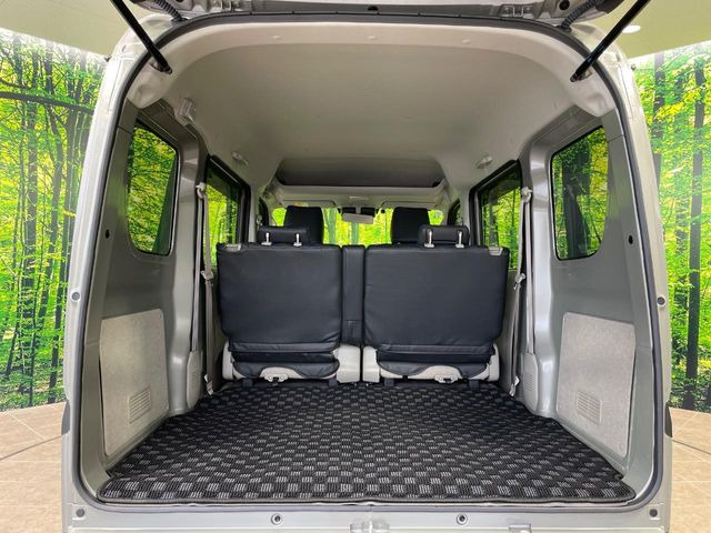 ���i�̂���������ʋ΁A���}���ɏ\���ȉ׎��X�y�[�X���m�ۂ��Ă���܂��B�Z�J���h�V�[�g��|���ƁA�傫�ȉו��̐ύڂ��\�ł���