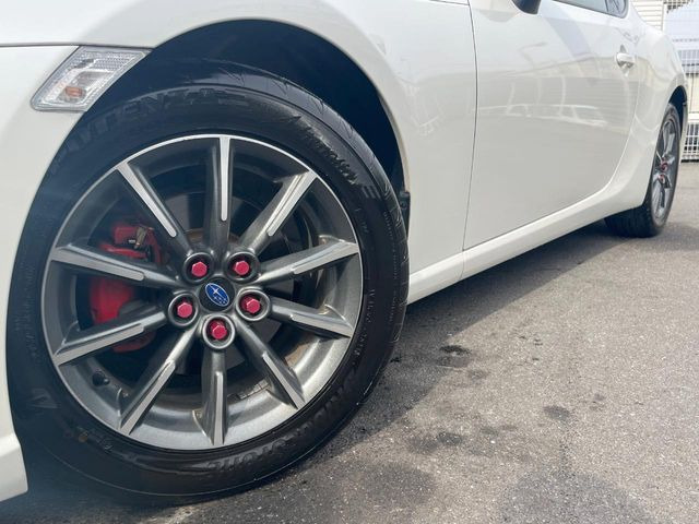 �y����16�C���`�A���~�z�C�[���z�O�ςɃ}�b�`���������A���~�z�C�[���𑕒����Ă���܂��B�e��ЊO�A���~�z�C�[����A�X�^�b�h���X�^�C�����戵�����Ă���܂��B���񂲑��k����������