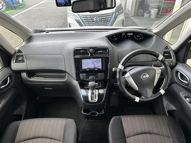 セレナ2.0 ハイウェイスター Vセレクション+Safety II S-HYBRID