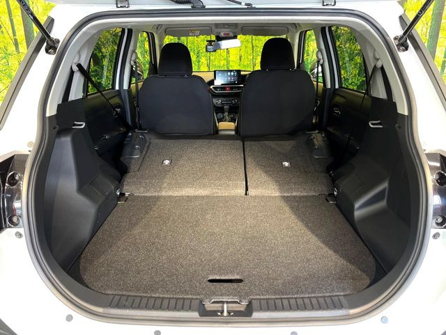 普段のお買い物や通勤、送迎等に十分な荷室スペースを確保しております。セカンドシートを倒すと、大きな荷物の積載も可能です♪