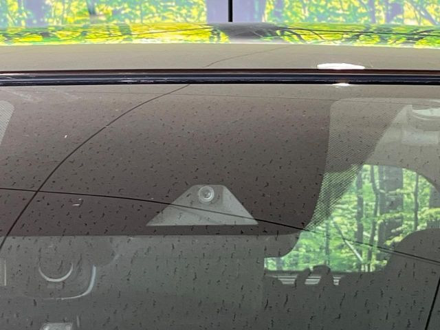 �y�G�}�[�W�F���V�[�u���[�L�z���s���ɑO���̎ԗ�����F�����A�Փ˂������Ȏ��͌x��ƃu���[�L�ŏՓˉ���Ɣ�Q�y�����A�V�X�g�B�����S�Ƀh���C�u�����y���݂��������܂��B