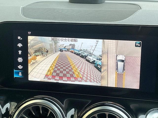 ��360�x�J�����V�X�e��:��p�̃J�����ɂ��A�ォ�猩���낵���悤�Ȏ��_��360�x�N���}�̎��͂��m�F���邱�Ƃ��ł��܂������p�������m�F���₷���A�����ꏊ�ł̐؂�Ԃ��⒓�Ԃ��X���[�Y�ɍs���܂��B