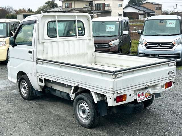 ���X�ł͌y�����Ԃ��畁�ʎԂ܂ŕ��L���I�[�����[�J�[�̎Ԏ�E�F�E�O���[�h��L�x�ɑ����Ă���܂��B