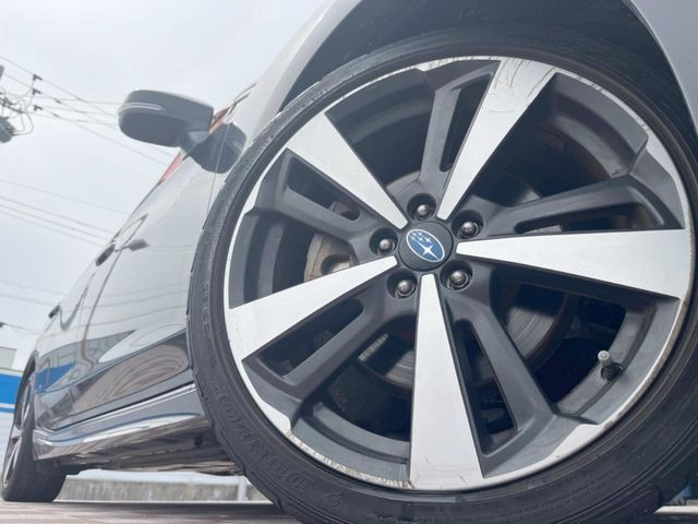 �y����18�C���`�A���~�z�C�[���z�O�ςɃ}�b�`���������A���~�z�C�[���𑕒����Ă���܂��B�e��ЊO�A���~�z�C�[����A�X�^�b�h���X�^�C�����戵�����Ă���܂��B���񂲑��k����������