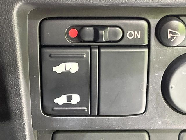 �y�p���[�X���C�h�h�A�z�X�}�[�g�L�[��^�]�Ȃ̃X�C�b�`�ŃX���C�h�h�A�̊J���\���d��������͂����ăh�A���J����K�v�������A���������q�l�ł��A�d���ו��������Ă��鎞�����N�ɊJ���߂ł��܂���