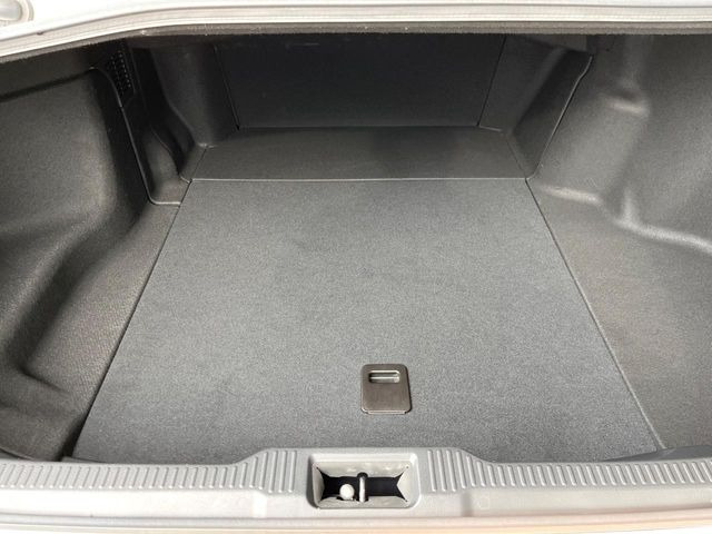 ���i�̂���������ʋ΁A���}���ɏ\���ȉ׎��X�y�[�X���m�ۂ��Ă���܂��B