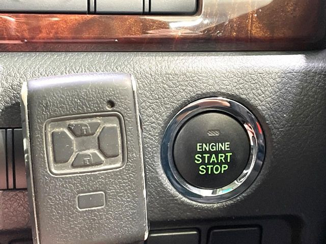 �y�X�}�[�g�L�[�z�J�o����|�P�b�g�ɓ��ꂽ�܂܂ł��h�A�̎{���E�������\�ȃX�}�[�g�L�[�𑕔��B�G���W���̃I���E�I�t�����J�M�����o���K�v����������Ƃ��Ă��֗��ł���