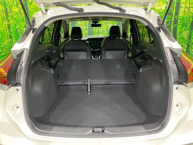 ���i�̂���������ʋ΁A���}���ɏ\���ȉ׎��X�y�[�X���m�ۂ��Ă���܂��B�Z�J���h�V�[�g��|���ƁA�傫�ȉו��̐ύڂ��\�ł���