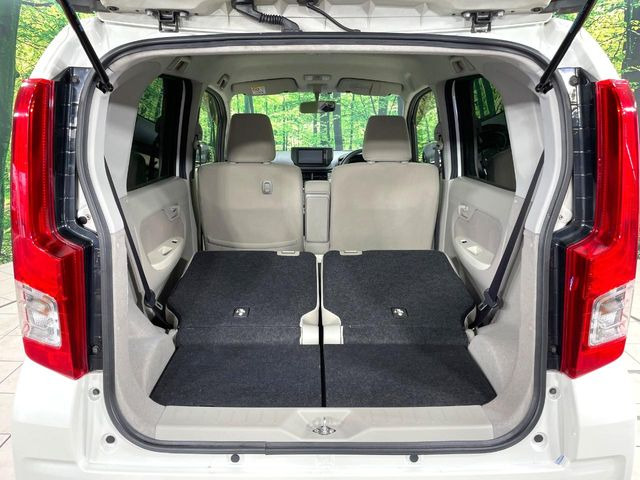 ���i�̂���������ʋ΁A���}���ɏ\���ȉ׎��X�y�[�X���m�ۂ��Ă���܂��B�Z�J���h�V�[�g��|���ƁA�傫�ȉו��̐ύڂ��\�ł���