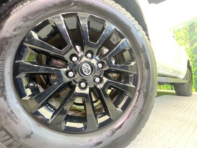 【純正アルミホイール】外観にマッチした純正アルミホイールを装着しております。各種社外アルミホイールや、スタッドレスタイヤも取扱いしております。是非ご相談ください♪