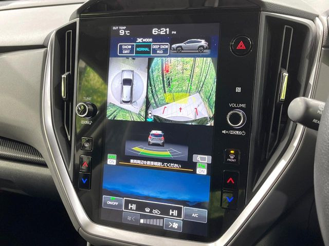 �y�}���`�e���C�����j�^�[�z�Ԃ̃t�����g��T�C�h�̃J�����摜�𓯎��Ƀ��j�^�[�\�����邱�ƂŁA���H�⋷�����𑖍s���ł����͂̏󋵊m�F���ł����S!�{�iSUV�ɂ��ꂵ�������ł���