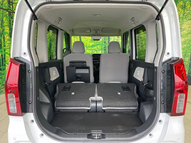 ���i�̂���������ʋ΁A���}���ɏ\���ȉ׎��X�y�[�X���m�ۂ��Ă���܂��B�Z�J���h�V�[�g��|���ƁA�傫�ȉו��̐ύڂ��\�ł���