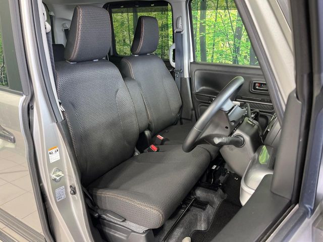 運転席シート廻りは使用感も少なく、良好な状態となっています。丁寧に使われていたことがよくわかりますね。