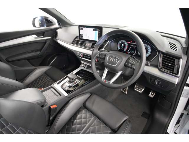 �u���b�N�X�^�C�����O�p�b�P�[�W�ɂ��s��I�ŃX�^�C���b�V���ȃG�b�Z���X���������1��A�R���t�H�[�gPKG���̗p����Ă���܂��̂Ŋe����K�������[�����Ă���܂��B