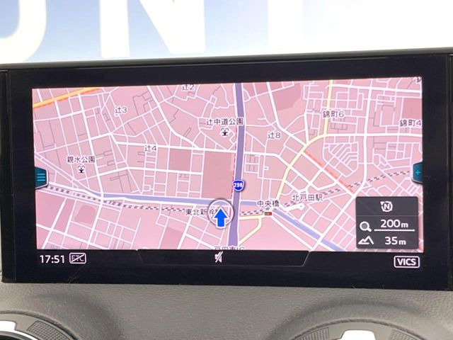 �������i�r:��̊��̂���i�r�́A����������ԓ������o���Ă���܂��B�I�[�f�B�I�@�\���[�����Ă���܂��̂ŁA�^�]�����y���߂܂���