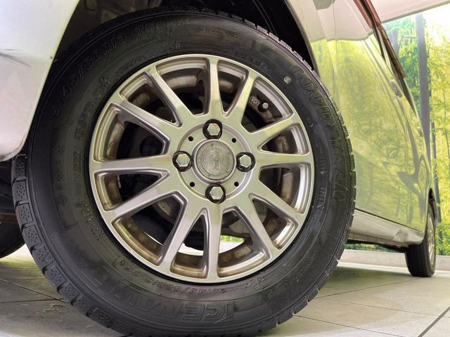 �y�A���~�z�C�[���z�O�ςɃ}�b�`�����A���~�z�C�[���𑕒����Ă���܂��B�e��A���~�z�C�[����A�X�^�b�h���X�^�C�����戵�����Ă���܂��B���񂲑��k����������