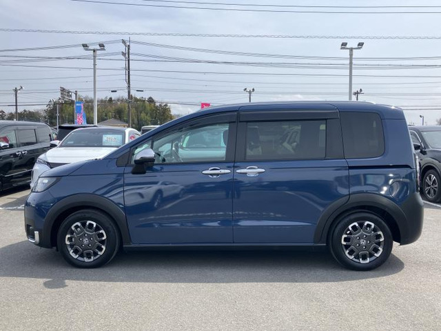 フリード1.5 ハイブリッド クロスター