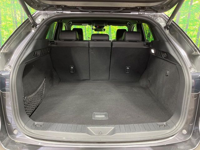 後席を格納すると、これだけの広さが!シーンに合わせたシートアレンジで、大きな荷物も積むことが出来ます♪