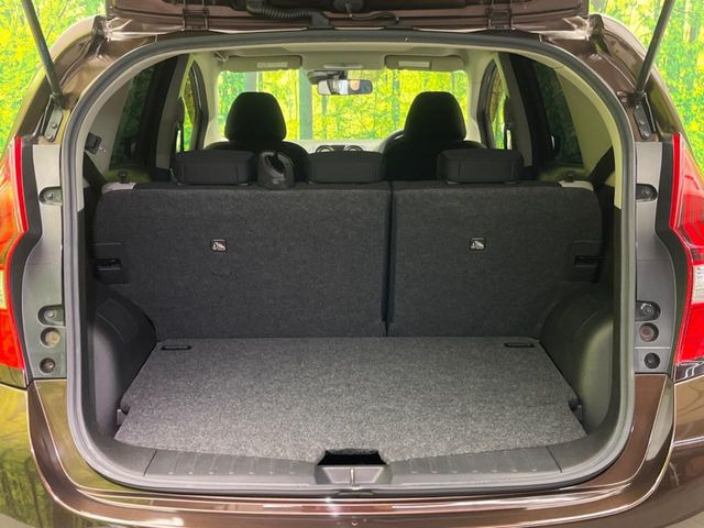 ���i�̂���������ʋ΁A���}���ɏ\���ȉ׎��X�y�[�X���m�ۂ��Ă���܂��B�Z�J���h�V�[�g��|���ƁA�傫�ȉו��̐ύڂ��\�ł���