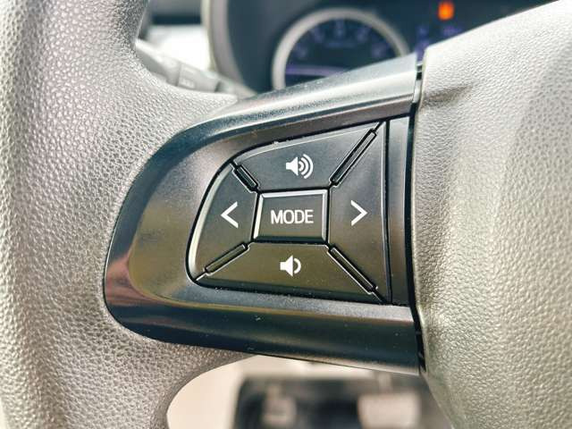 �y�X�e�A�����O�X�C�b�`�z�n���h���̃{�^���ŊȒP�Ƀi�r�̉��ʂ�`�����l������\�ł���