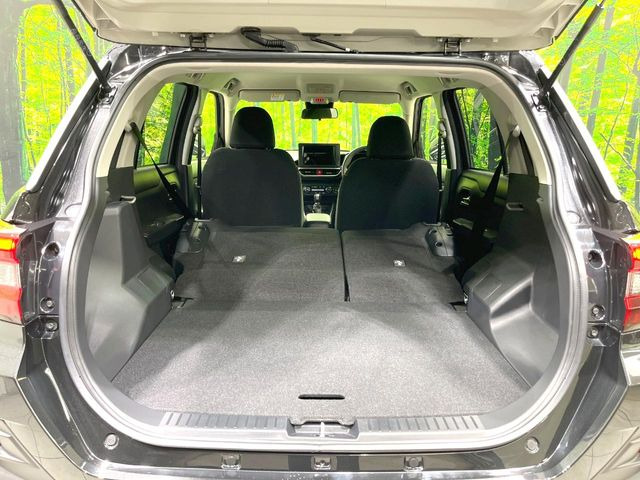 ���i�̂���������ʋ΁A���}���ɏ\���ȉ׎��X�y�[�X���m�ۂ��Ă���܂��B�Z�J���h�V�[�g��|���ƁA�傫�ȉו��̐ύڂ��\�ł���