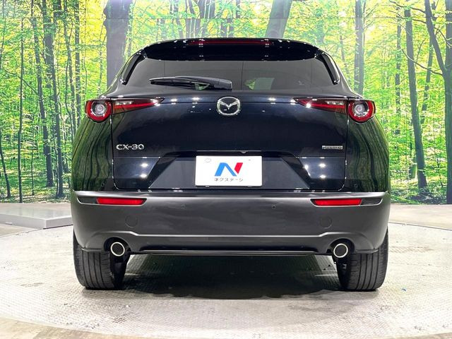 安心の最長10年・走行無制限保証(有償)をご用意。保証内容も充実はもちろん、無料点検&オイル交換や、年中無休の全国・24時間ロードサービスも付帯されておりますのでご安心下さい。