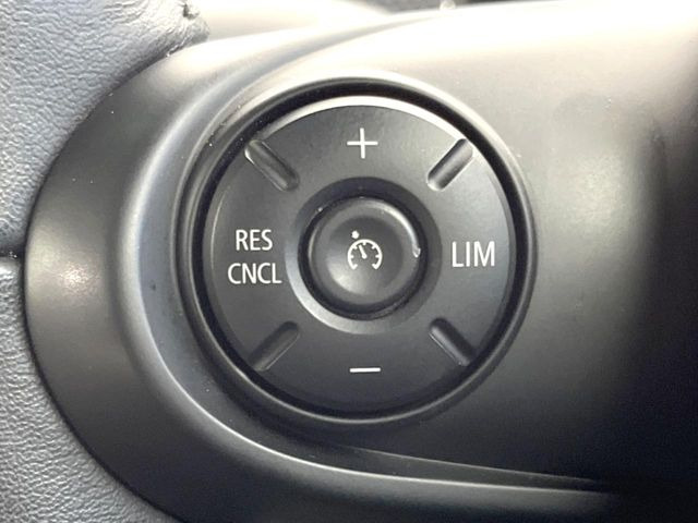 ���I�[�g�N���[�Y�R���g���[��:�������H�⎩���Ԑ�p���H���ɂāA�葬���q���\�ƂȂ�֗��ȋ@�\�ł��B�������ړ��̍ۂł����ɂ����֗��ɂ��g�����������܂���