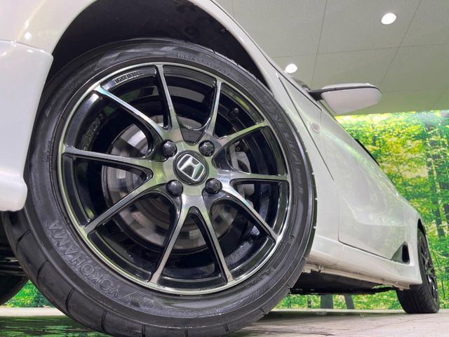 �y�����A���~�z�C�[���z�O�ςɃ}�b�`���������A���~�z�C�[���𑕒����Ă���܂��B�e��ЊO�A���~�z�C�[����A�X�^�b�h���X�^�C�����戵�����Ă���܂��B���񂲑��k����������