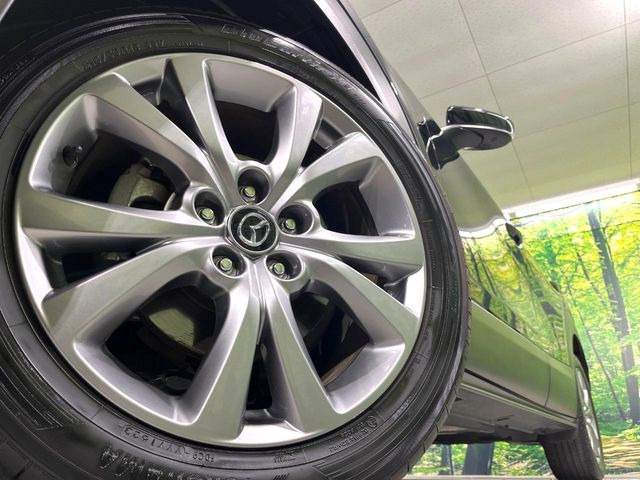 【純正18インチアルミホイール】外観にマッチした純正アルミホイールを装着しております。各種社外アルミホイールや、スタッドレスタイヤも取扱いしております。是非ご相談ください♪