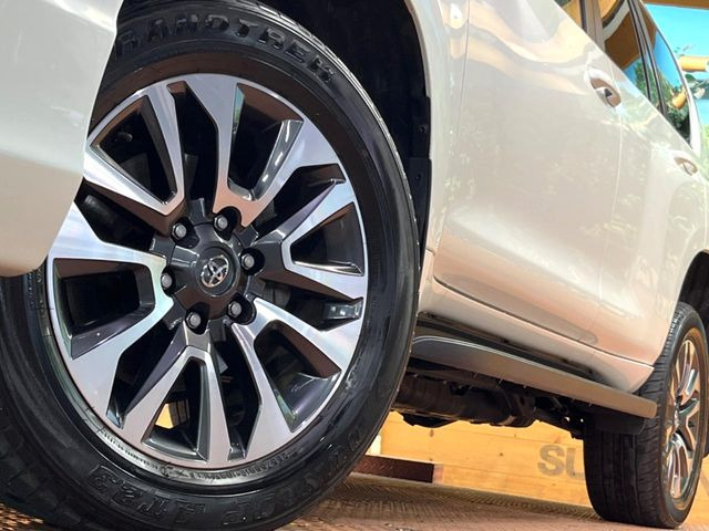 �y����19�C���`�A���~�z�C�[���z�O�ςɃ}�b�`���������A���~�z�C�[���𑕒����Ă���܂��B�e��ЊO�A���~�z�C�[����A�X�^�b�h���X�^�C�����戵�����Ă���܂��B���񂲑��k����������