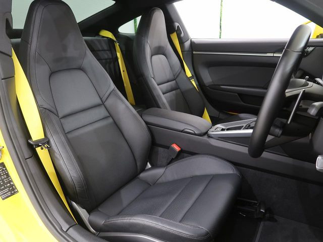 シートについても状態良く維持されている個体です。オートステージでは専用のシート生地をガードするコーティングもご用意してります。是非お申し付け下さい。