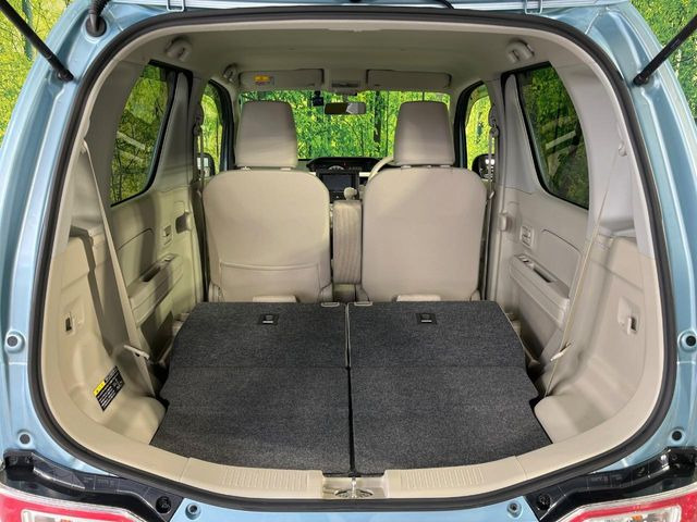 ���i�̂���������ʋ΁A���}���ɏ\���ȉ׎��X�y�[�X���m�ۂ��Ă���܂��B�Z�J���h�V�[�g��|���ƁA�傫�ȉו��̐ύڂ��\�ł���