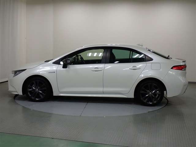 カローラ1.8 ハイブリッド W×B