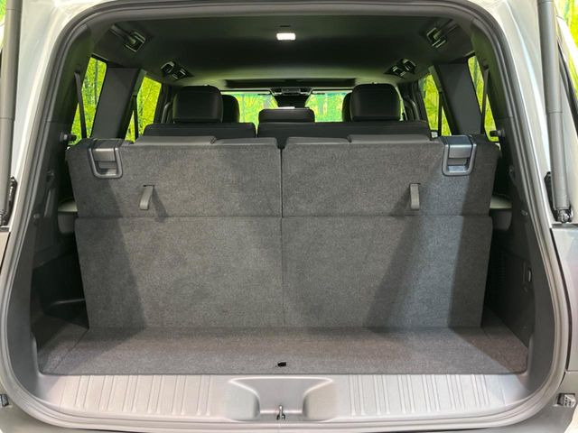 ���i�̂���������ʋ΁A���}���ɏ\���ȉ׎��X�y�[�X���m�ۂ��Ă���܂��B�傫�ȉו��̐ύڂ��\�ł���