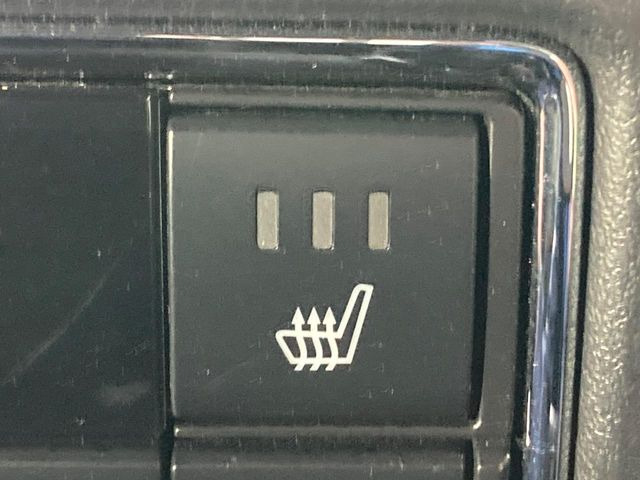 【シートヒーター】寒い日に重宝するシートヒーター!エアコンより早く温まってくれるので寒がりの人も安心ですね♪エアコンの温風は乾燥するから苦手、という方にもをおすすめです。