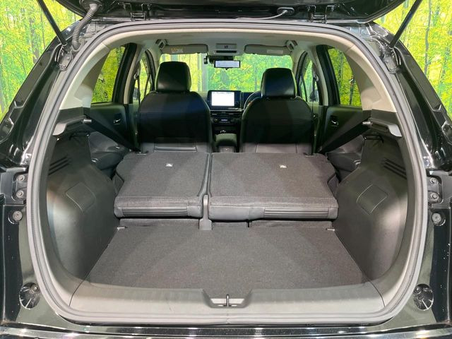 ���i�̂���������ʋ΁A���}���ɏ\���ȉ׎��X�y�[�X���m�ۂ��Ă���܂��B�Z�J���h�V�[�g��|���ƁA�傫�ȉו��̐ύڂ��\�ł���