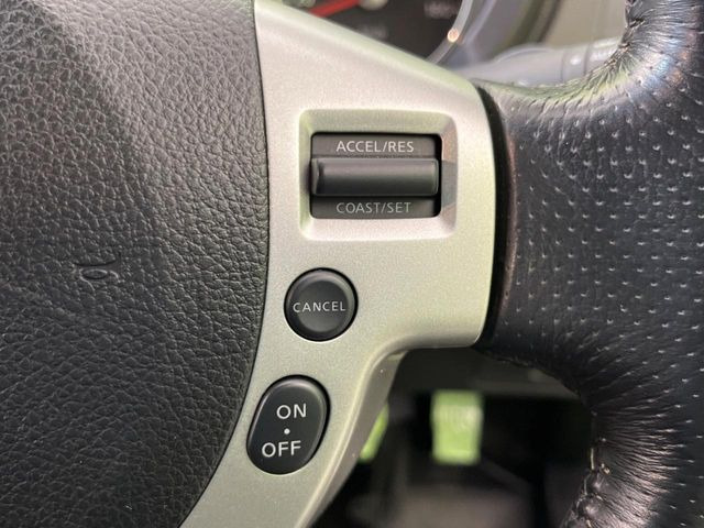 �y�N���[�Y�R���g���[���z�������H�����N���N���s�B�A�N�Z���𗣂��Ă���葬�x�ő��s���ł��A�������^�]���̕��S���y��!�����E�������ȒP�ȃX�C�b�`����Œ����ł��܂��B