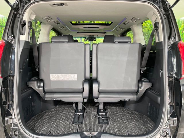 ���i�̂���������ʋ΁A���}���ɏ\���ȉ׎��X�y�[�X���m�ۂ��Ă���܂��B�Z�J���h�V�[�g��|���ƁA�傫�ȉו��̐ύڂ��\�ł���