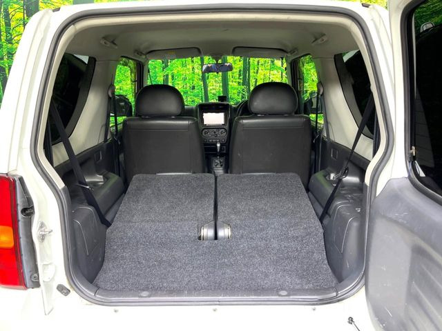 ���i�̂���������ʋ΁A���}���ɏ\���ȉ׎��X�y�[�X���m�ۂ��Ă���܂��B�Z�J���h�V�[�g��|���ƁA�傫�ȉו��̐ύڂ��\�ł���