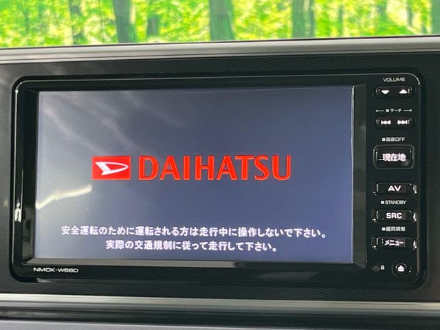 【純正ナビ】人気の純正ナビを装備しております。ナビの使いやすさはもちろん、オーディオ機能も充実!キャンプや旅行はもちろん、通勤や買い物など普段のドライブも楽しくなるはず♪
