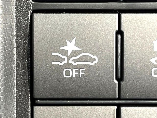 【スマートアシスト】走行中に前方の車両等を認識し、衝突しそうな時は警報とブレーキで衝突回避と被害軽減をアシスト。より安全にドライブをお楽しみいただけます。