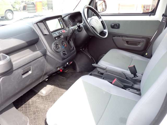 .全車納車前点検実施中 自社工場完備 認証工場にてベテランメカニックによる整備実施 オイル交換から各部点検 コンピューター診断を行います