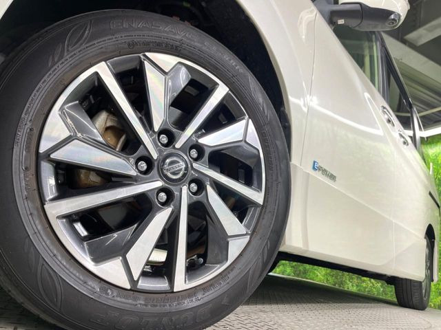 【純正16インチアルミホイール】外観にマッチした純正アルミホイールを装着しております。各種社外アルミホイールや、スタッドレスタイヤも取扱いしております。是非ご相談ください♪